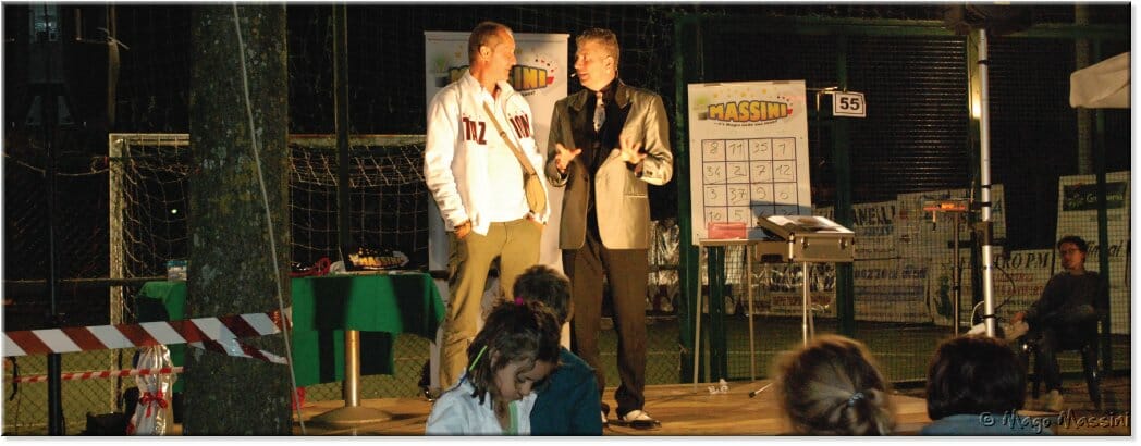 Prestigiatore per Festa di Piazza sito Mago Massini